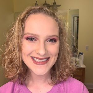 Meet your Posher, Kayla